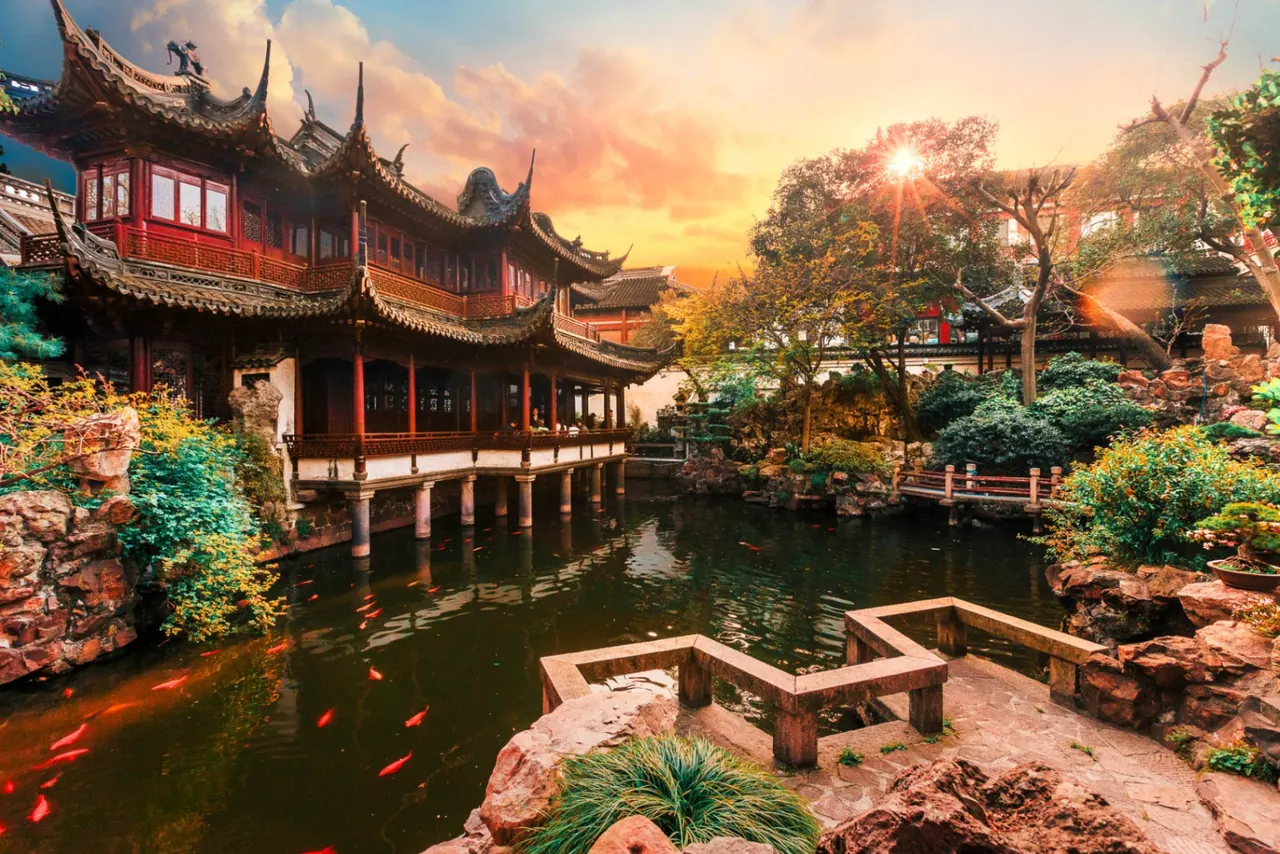 Yu-Garten Shanghai — Nachher, goldener Sonnenuntergang mit warmem Farb-Grading