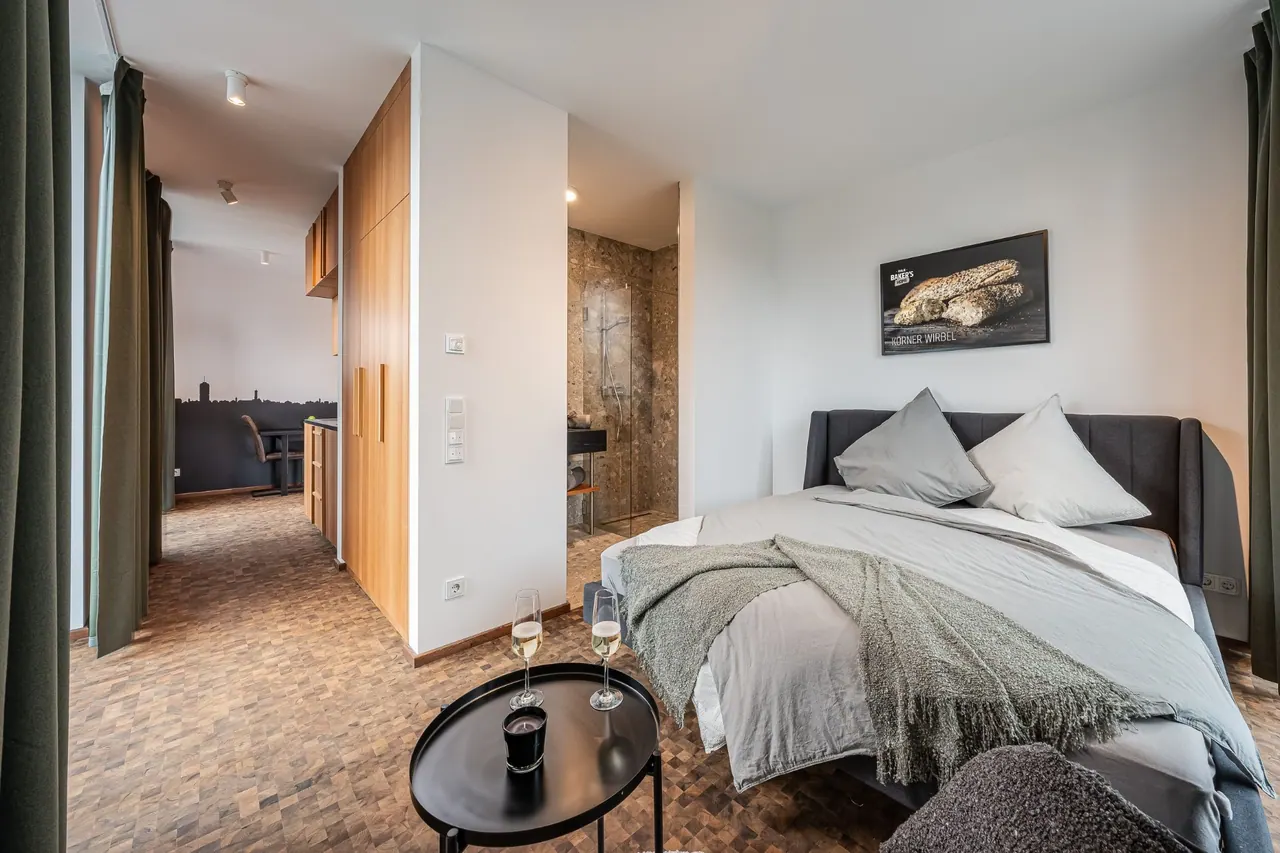 Innenarchitektur — Apartment mit Wohn- und Schlafbereich