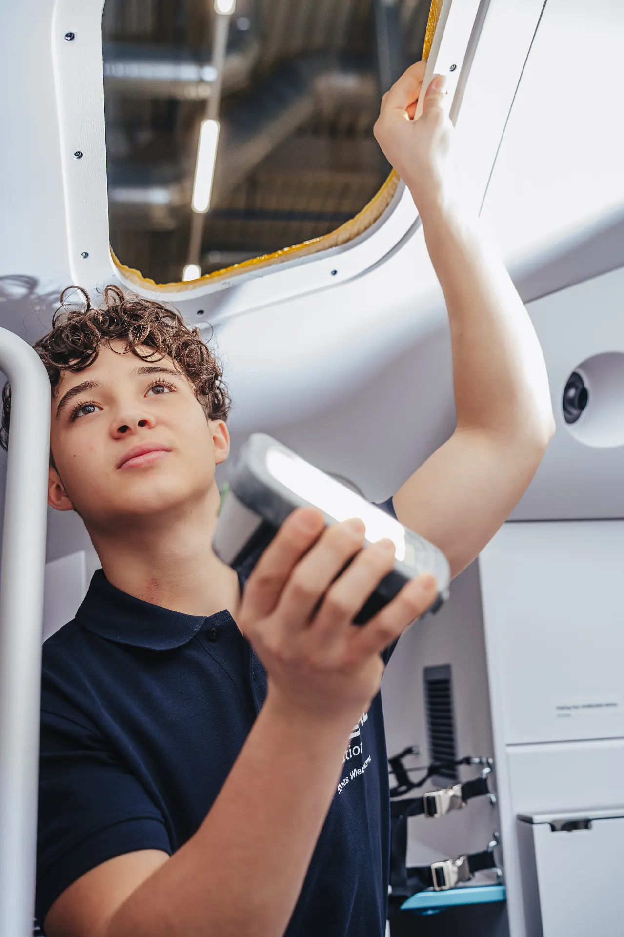 Diehl Aviation Azubi-Fotoshooting — Wartungsarbeit